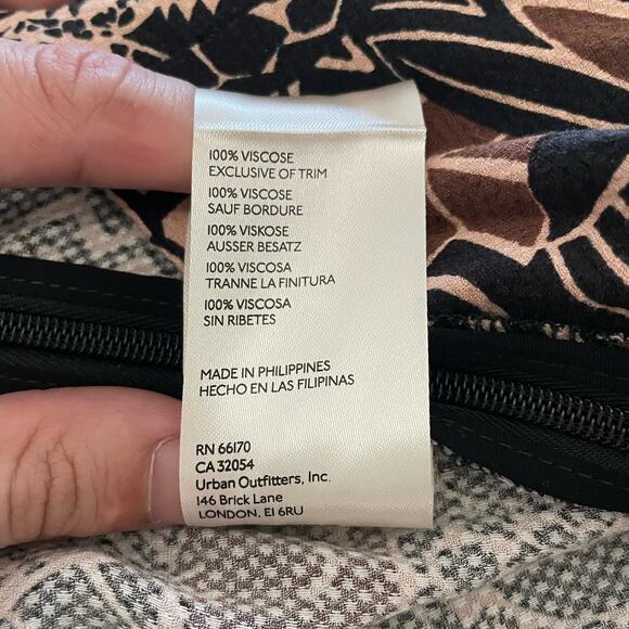 NEW Anthropologie Drapey Flare Pants Viscose Brown Motif Jungle Print - Size 4 - Picture 9 of 16